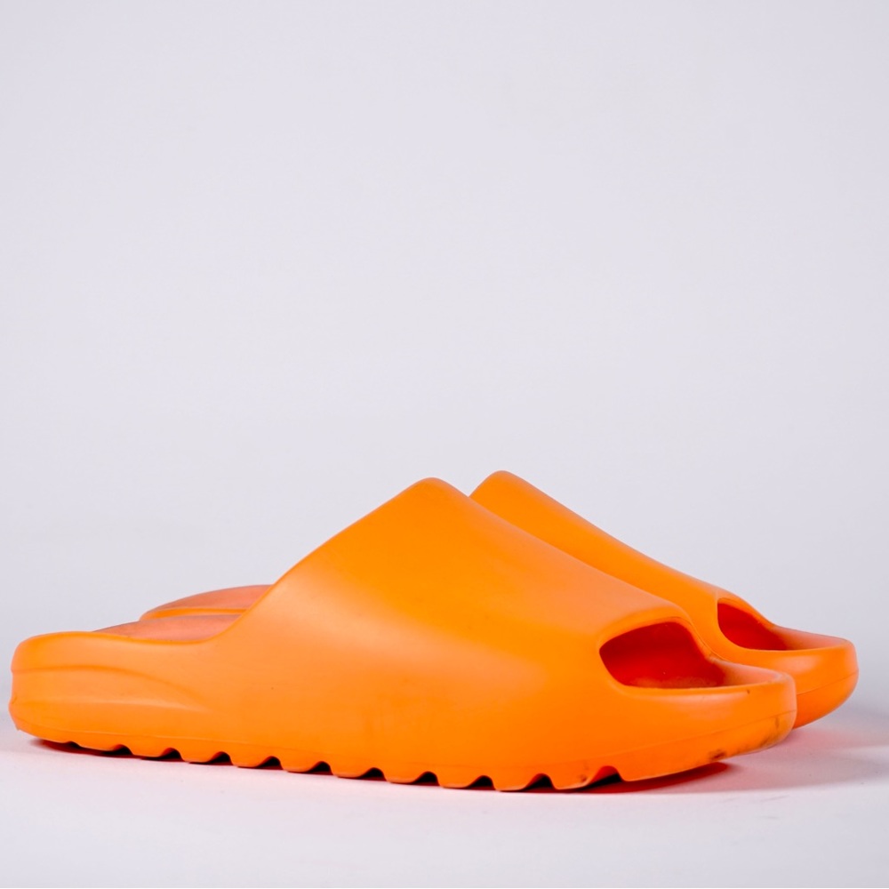 Yeezy Slides - Enflame Orange // Mens Size 9 US
